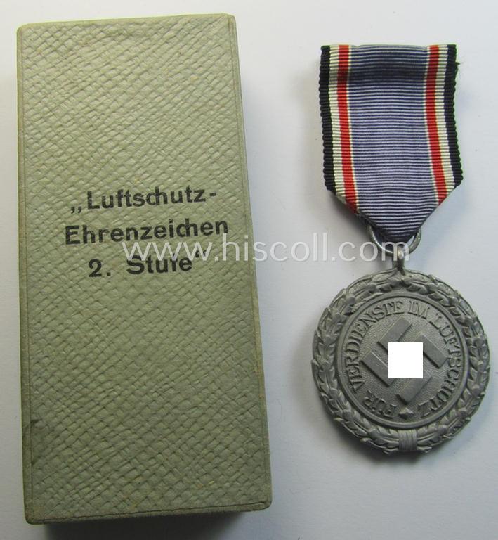 Attractive, regular-weight (ie. typical zinc-based) medal as was intended for air-raid wardens 2nd. class (or: 'Luftschutz-Ehrenzeichen 2. Stufe') that comes stored in its period, dove-grey-coloured etui