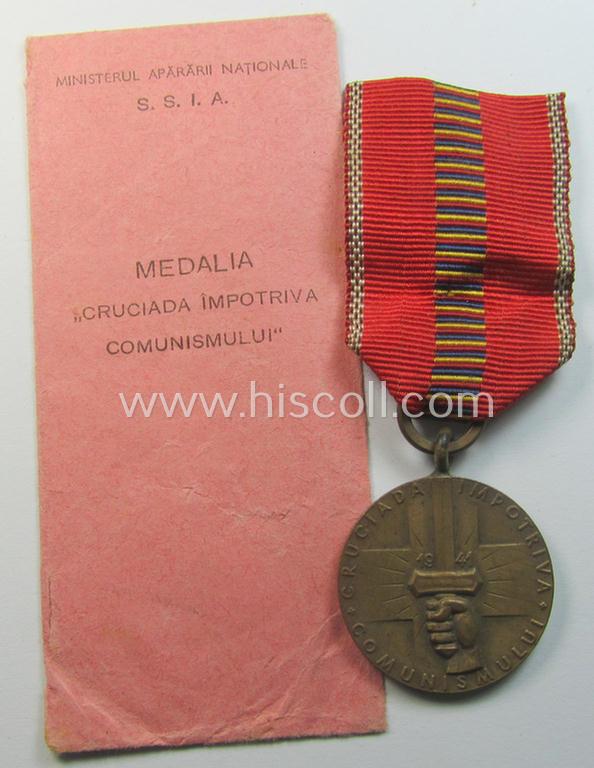 Superb, Romanian medal: 'Kreuzzug gegen den Kommunismus' (or in Romanian language: 'Medalia - Crusiada Impotriva Communismului') that comes together with its (neatly pre-confectioned-) ribbon and that came stored in its period pouch as issued