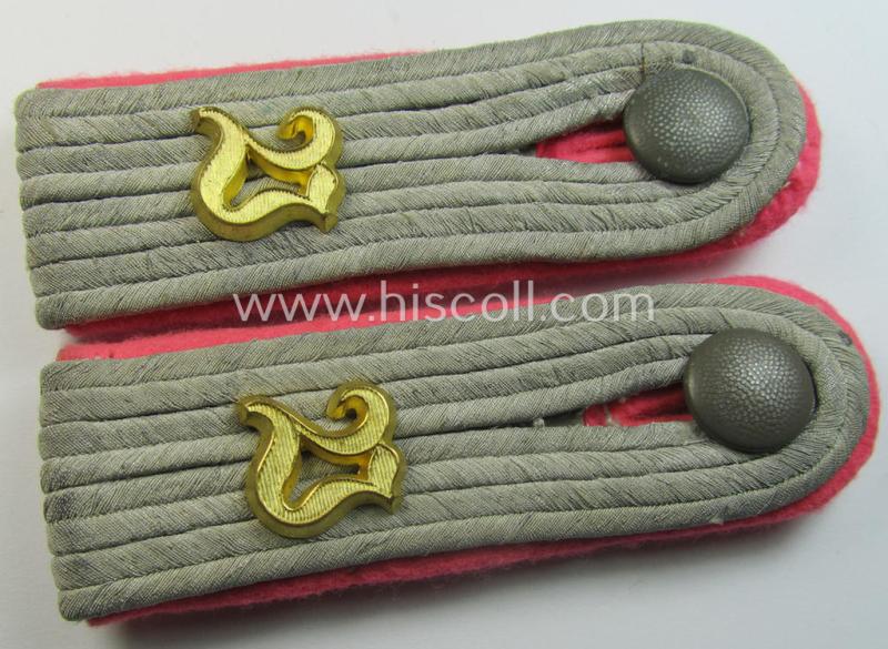 Superb - fully matching and very rarely found! - pair of WH (Heeres) neatly 'cyphered', officers'-type shoulderboards as was specifically intended for a: 'Leutnant und Mitglied einer Kraftfahr-Kampftruppen-Versuchsabteilungs'