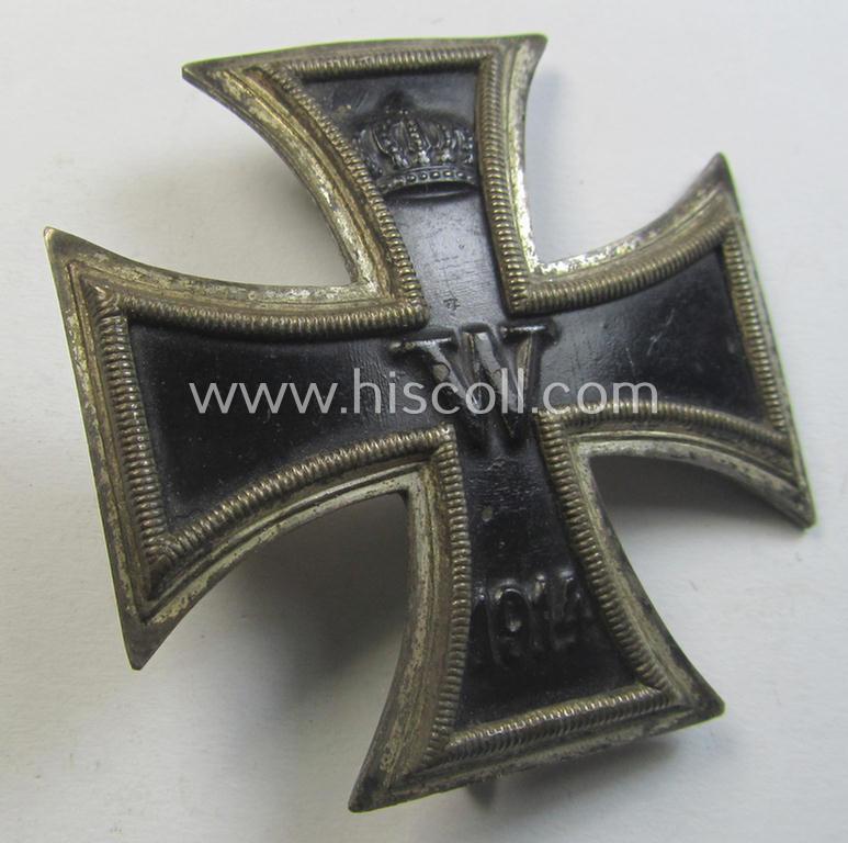 Attractive, WWI-period Iron Cross 1st class (or: 'Eisernes Kreuz 1. Klasse') being a nicely preserved- (albeit typical non-maker-marked-) example that was produced (in the late thirthies) by the: 'Wilh. Deumer'-company