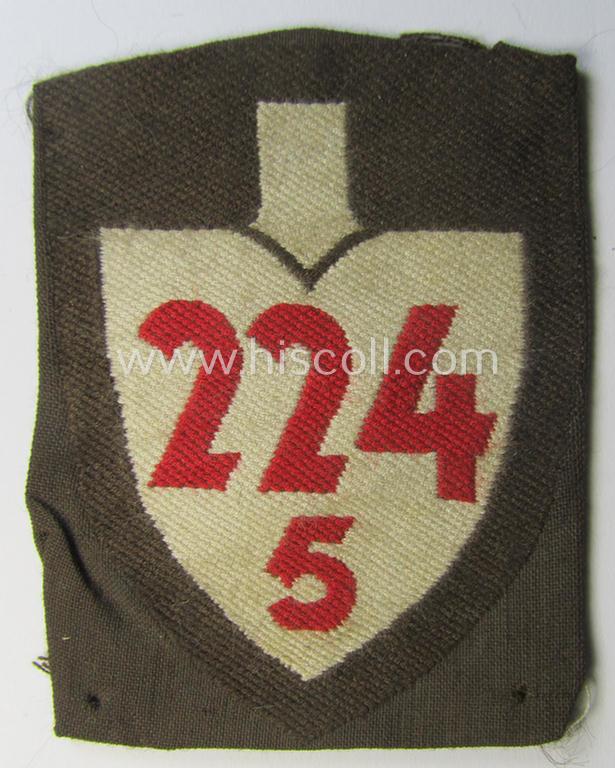 Attractive - 'BeVo'-woven and brown-coloured! - enlisted-mens'- (ie. NCOs'-) pattern so-called: RAD (ie. 'Reichsarbeitsdienst') sleeve-badge (or: 'Dienststellenabzeichen') bearing the specialist- ie. unit-designation that reads: '224/5'