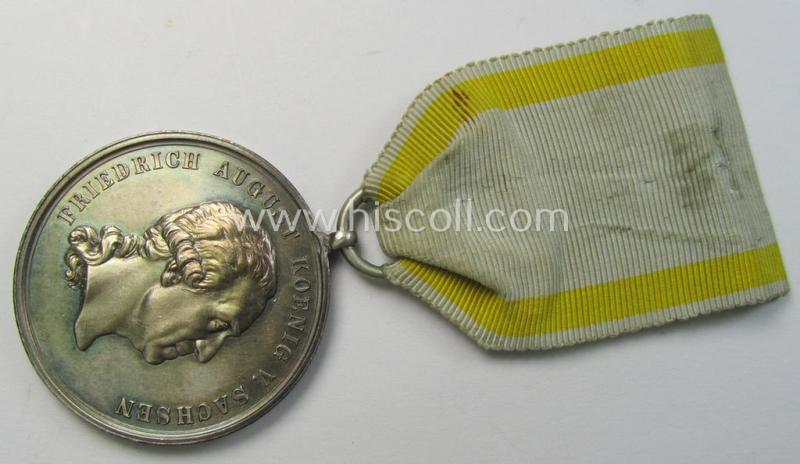 Attractive, (pre)WWI-period - and neatly silverish-toned! - so-called: 'Königlich Sächsischer Militär - St. Heinrichs-Orden des 5. Modell (1849-1918)' being a nicely preserved example that comes mounted onto its period ribbon (ie. 'Bandabschnitt')