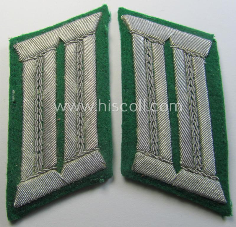 Pair of WH (Heeres) officers'-type, so-called: 'Waffenrock'- (ie. dress-) collar-tabs (ie. 'Kragenspiegel') as piped in the darker-green-coloured branchcolour as was intended for usage by an: 'Offizier eines Jäger- o. Gebirgsjäger-Rgts.'