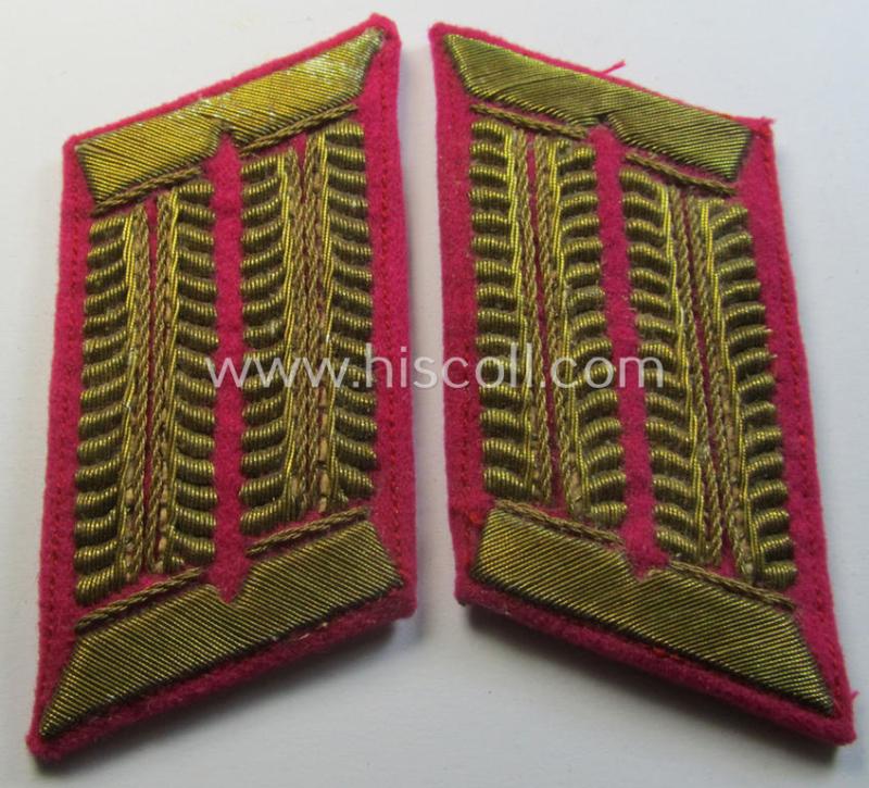 Superb - fully matching and rarely seen! - pair of WH (Heeres) neatly hand-embroidered, officers'-type collar-tabs (ie. 'Kragenspiegel für Stabs-Offiziere') as was specifically intended for an officer serving within the: 'OKW o. Generalsstab'