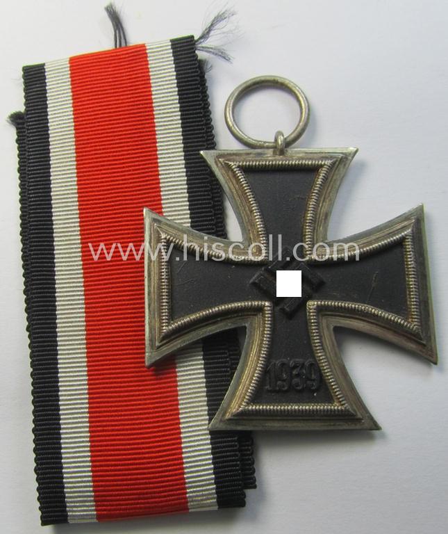 'Eisernes Kreuz II. Klasse' being a non-maker-marked example that comes together with its original- and once-mounted ribbon (ie. 'Bandabschnitt') as was produced by a (by me) unidentified maker (ie. 'Hersteller')