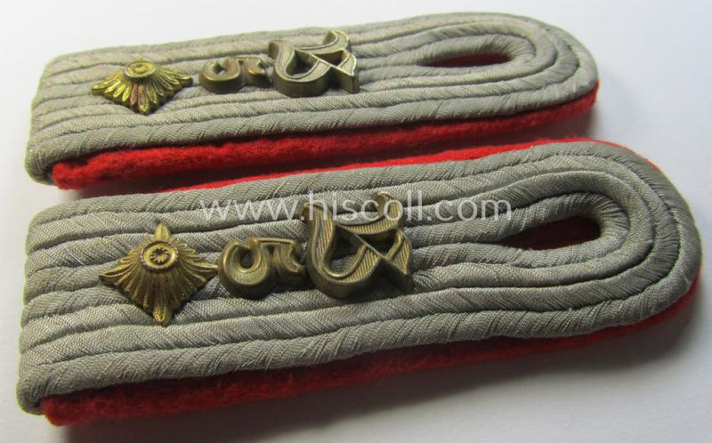 Attractive - and fully matching! - pair of WH (Heeres) 'cyphered', officers'-type shoulderboards as piped in the bright-red- (ie. 'hochroter'-) coloured branchcolour as was intended for an: 'Oberleutnant des leichte Beobachtungs-Abteilungs 5 (mot)'