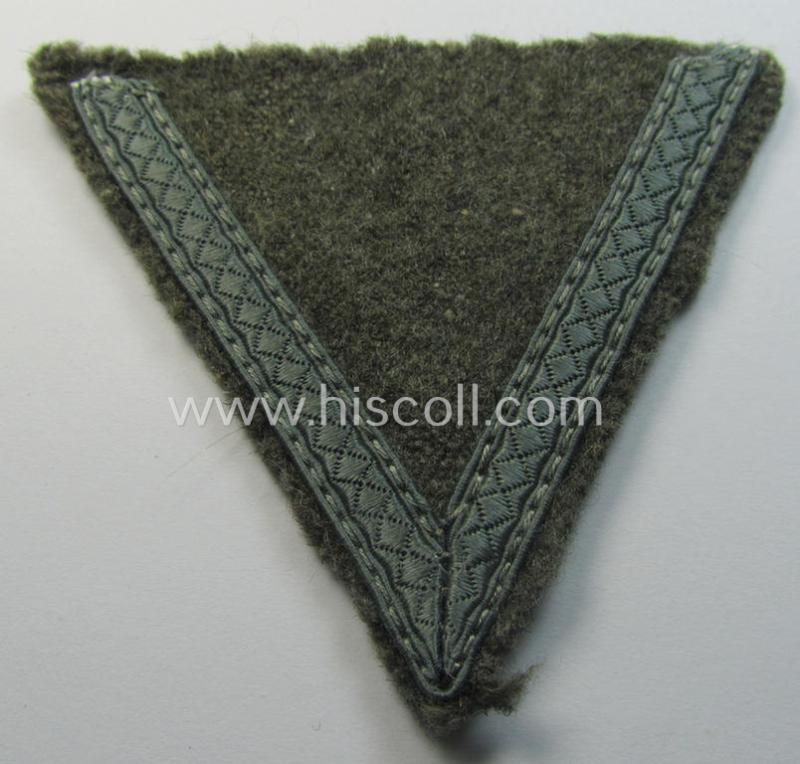 WH (Heeres) 'Armwinkel' (or: arm-chevron) as executed on typical field-grey-coloured wool as was specifically intended for usage by a soldier with the rank of: 'Gefreiter'