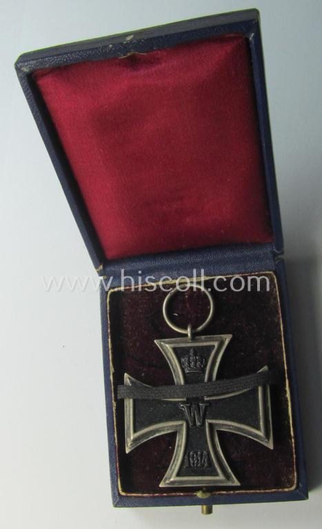 Attractive - and very unusual! - WWI-period: 'Eisernes Kreuz II. Klasse' (or: iron cross second class) being a maker- (ie. 'M'-) marked example that comes stored in its luxuriously-styled, darker-blue etui as issued and found