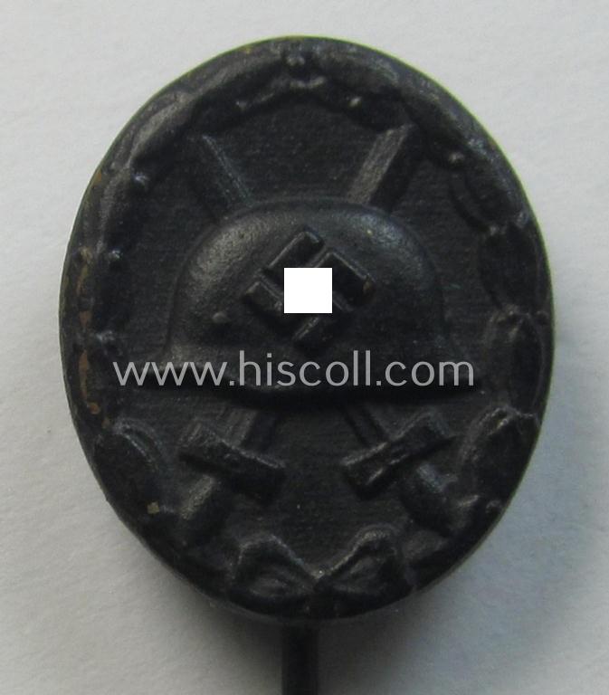 Neat - and 22 mm. sized! - miniature lapel-pin (ie. 'Halbminiatur') depicting a: 'Verwundeten-Abzeichen in Schwarz' (or: black-class wound-badge) being a maker- (ie. 'L/11'- or: 'Wilh. Deumer') marked example as executed in black-coloured metal