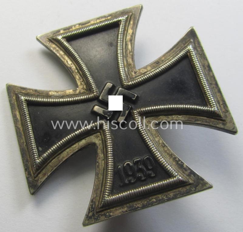 Attractive 'Eisernes Kreuz 1. Klasse' (or: Iron Cross 1st class) being a non-maker-marked (and non-magnetic!) example as was - I deem - produced by the 'Hersteller' (ie. maker): 'B.H. Mayer's Kunstprägeanstalt'