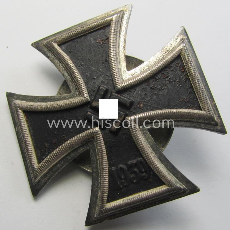 Attractive - and clearly worn! - 'Eisernes Kreuz 1. Klasse' (or: Iron Cross 1st class) as executed in the scarcely seen so-called: 'screw-back-version' (being an 'L/52'-marked example as produced by the: 'C.F. Zimmermann'-company)