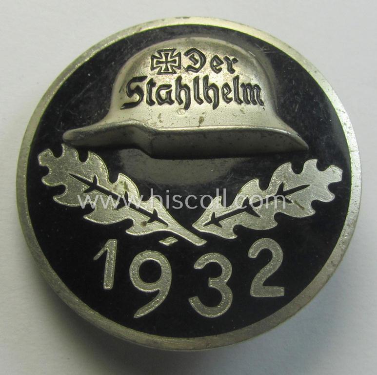 Superb, enamelled lapel-pin: 'Der Stahlhelm' - Bund der Frontsoldaten (Sta) - Eintrittsabzeichen 1932' being a nicely engraved (ie. 'XI Wf. 130 - 31 XII'-) example that comes in an overall very nice- (and/or fully undamaged!), condition