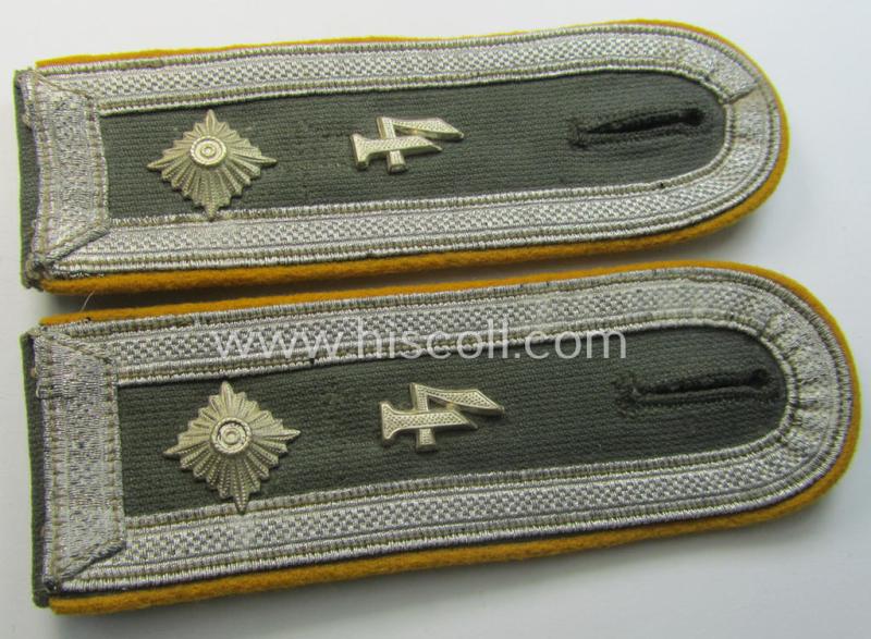 Superb - fully matching! - pair of early-period- (ie. 'Reichswehr'), WH (Heeres) 'cyphered', NCO-type shoulderstraps, as executed in neat 'rib-cord'-like linnen as was specifically intended for a: 'Feldwebel des Kavallerie o. Reiter-Regiments 4'