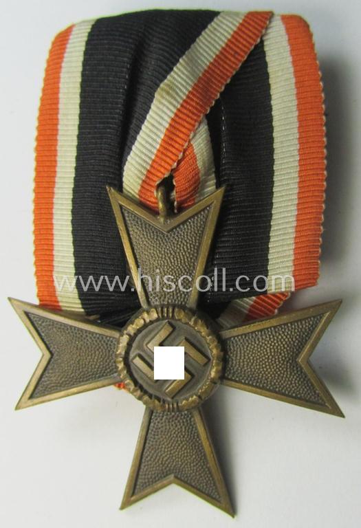 Superb - and truly unusually seen! - golden-bronze-toned so-called: 'Einzelspange' showing a: 'Kriegsverdienstkreuz II. Klasse ohne Schwertern' (or: war-merits' cross 2nd class with swords) being a very detailed- and/or 'Buntmetall'-based example