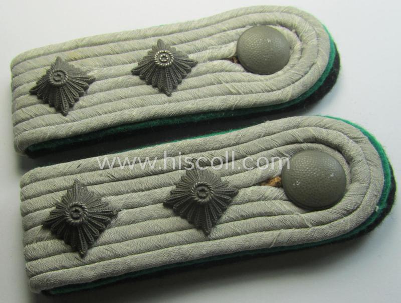 Attractive - and fully matching! - Waffen-SS officers'-pattern shoulderboard-pair as piped in the darker-green-coloured branchcolour as was intended for usage by an: 'SS-Hauptsturmführer' who served within the: 'Waffen-SS Gebirgsjäger-Truppen'