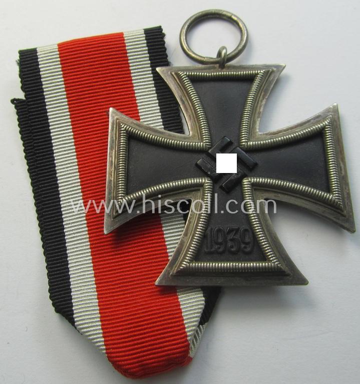 'Eisernes Kreuz II. Klasse' being a non-maker-marked example that comes together with its original- and once-mounted ribbon (ie. 'Bandabschnitt') as was produced by a (by me) unidentified maker (ie. 'Hersteller')