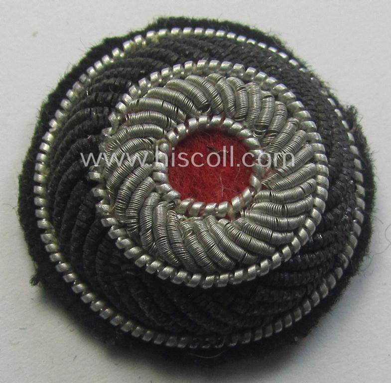 Attractive - and actually quite scarcely encountered! - WH (Heeres o. Luftwaffe) officers'-pattern side-cap-cocarde (ie. 'Mützenkokarde für Offiziers-Schiffchen') that comes in a simply never used- (ie. 'virtually mint ie. unissued'), condition