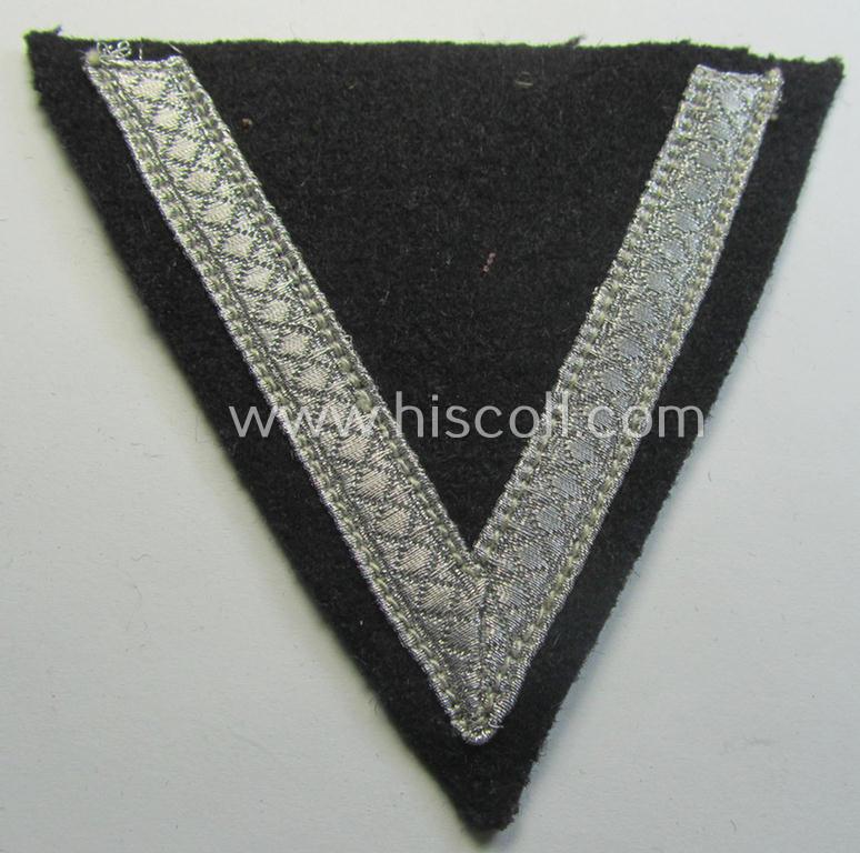 Attractive - and clearly used! - Waffen-SS- (ie. Heeres Panzer-) type 'Armwinkel' (or: rank-chevron) as executed on black-coloured wool as was intended for an: 'SS-Mann' (ie. 'Gefreiter')