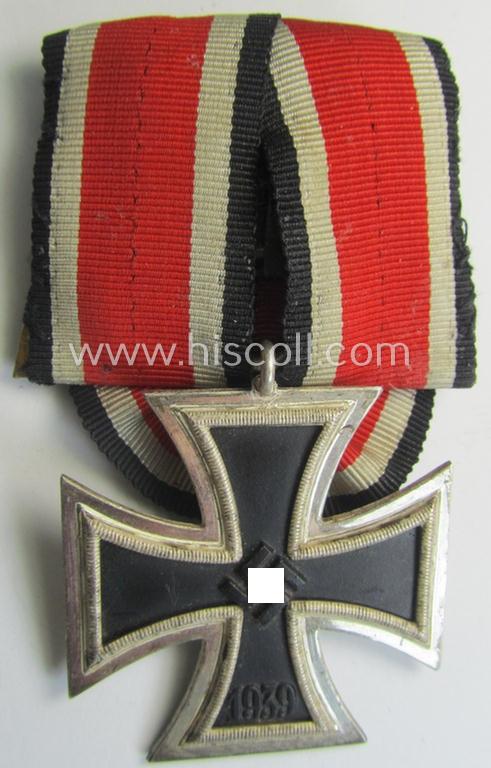 Superb, Iron Cross 2nd class (or: 'Eisernes Kreuz 2. Klasse') being a nicely preserved, maker- (ie. '100'-) marked example by the maker (ie. 'Hersteller'): 'Wächtler & Lange' and that comes period-mounted as a so-called: 'Einzelspange'