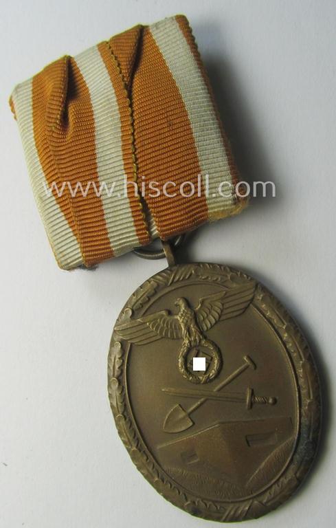 Attractive - and actually unusally seen! - single-pieced and neatly detachable, WH single-pieced medal-bar (ie. 'Orden- o. Einzelspange') showing a: 'Deutsches Schutzwall Ehrenzeichen' (aka: 'Westwall'-medal)