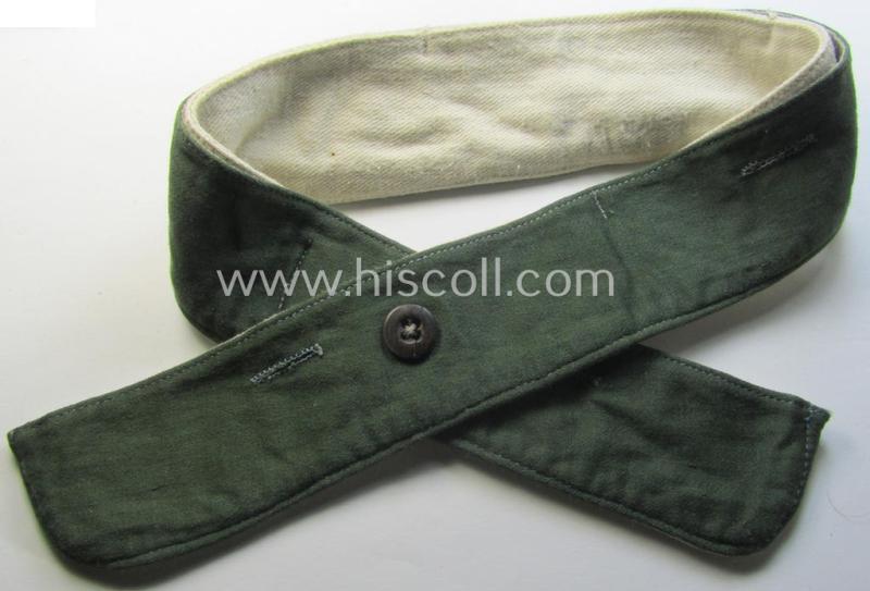 Superb, WH (Heeres o. Waffen-SS) greenish-coloured- and/or 'standard-issue'-pattern so-called: 'Kragenbinde' (or: uniform inner-collar) being a regular-issued and/or maker-marked example that comes in a hardly used- ie. worn-, condition