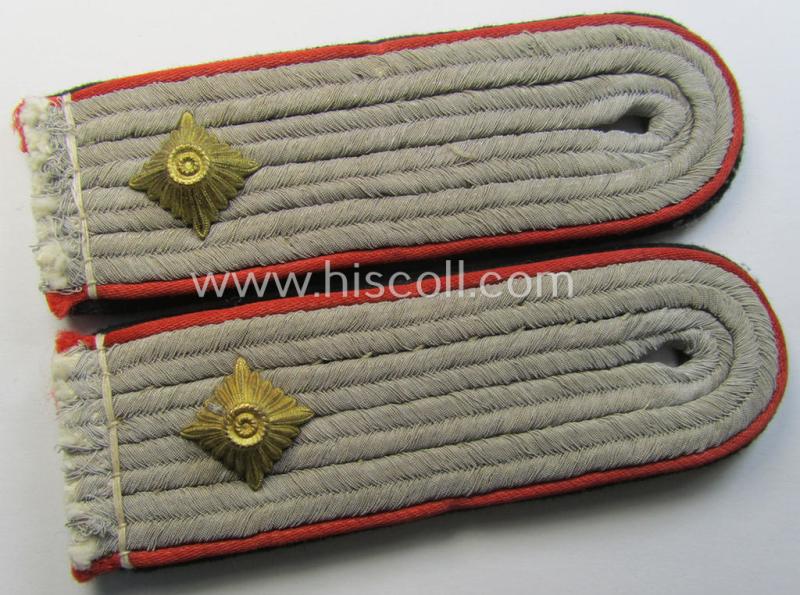 Attractive - and fully matching! - pair of Waffen-SS officers'-pattern shoulderboards as piped in the bright-red-coloured branchcolour as was intended for usage by an: 'SS-Obersturmführer' who served with the 'SS-(Sturm)Artillerie-Truppen'