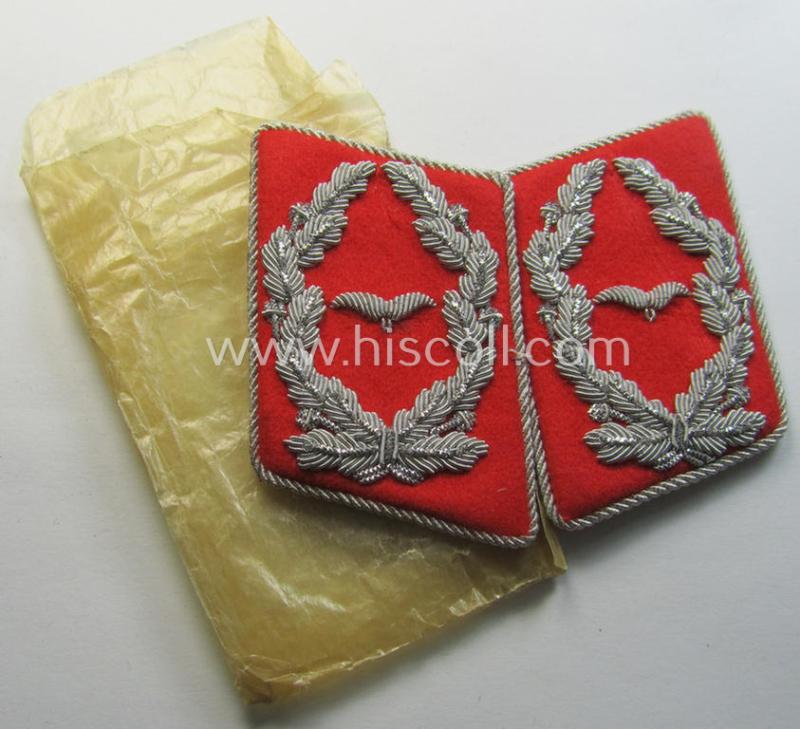 Superb - fully matching and truly 'mint'! - pair of hand-embroidered, WH (Luftwaffe) officers'-type collar-patches as executed in bright-red-coloured wool as was intended for usage by a: 'Major der Flak-Artillerie-Truppen'