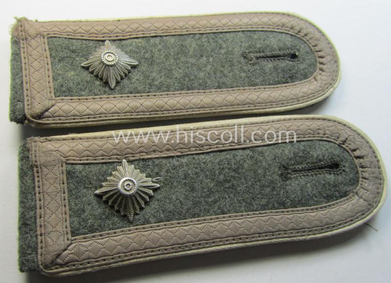 Superb - fully matching and hardly used! - pair of WH (Heeres), early- (ie. mid-) war-period, so-called: 'M40 o. M43'-pattern NCO-type shoulderstraps as was intended for a: 'Feldwebel eines Infanterie-Regiments'