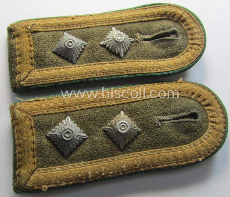 Superb - fully matching and most certainly very rarely encountered! - pair of (truly early-war-period) WH (Heeres) NCO-type, 'tropical'-pattern shoulderstraps as was intended for - and most certainly worn by! - an: 'Oberfeldwebel der Jäger-Truppen'