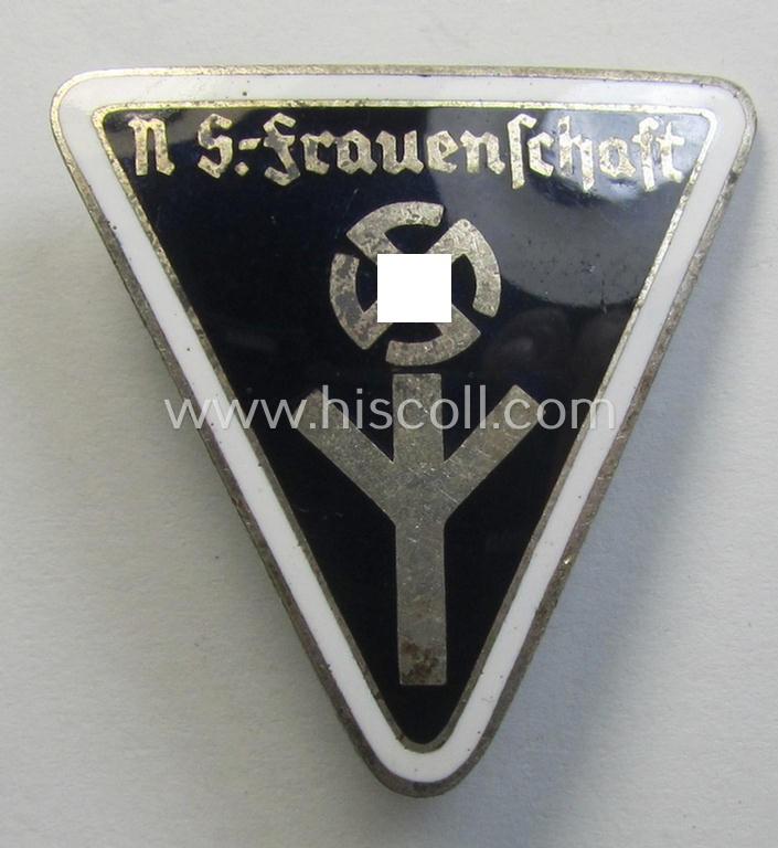 Attractive - and scarcely found! - 'NS-Frauenschaft'- (ie. NSF-) membership-badge (ie. 'Mitgliedsabzeichen') as was specifically intended for a: 'Ausgeschiedene Mitarbeiterin der NSF-Kreisleitung' (and that shows an: 'RzM M1/120'-designation)