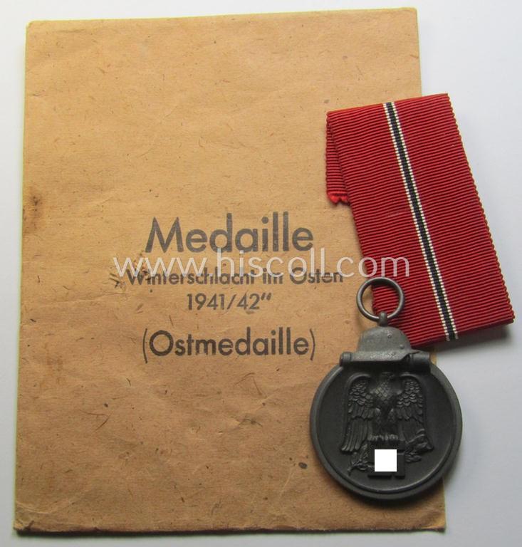 Superb medal-set: 'Winterschlacht im Osten 1941-42' being a non-maker-marked specimen by the maker- (ie. 'Hersteller') named: 'Grossmann & Co.' and that comes packed in its original ('variant') pouch of issue