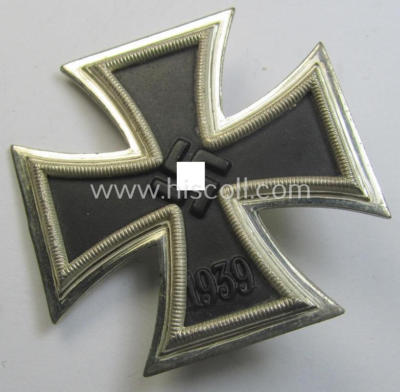 Superb - fully untouched and I deem never used nor worn! - 'Eisernes Kreuz 1. Kl.' (or: Iron Cross 1st class) being a maker- (ie. 'L/11'-) marked example as was produced by the maker (ie. 'Hersteller'): 'Wilhelm Deumer'