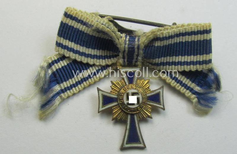 Miniature of an: 'Ehrenkreuz der deutschen Mutter - erste Stufe' (or: golden-class mothers'-cross) being a non-maker-marked example that comes in an overall nice- (albeit moderately worn- ie. used-), condition