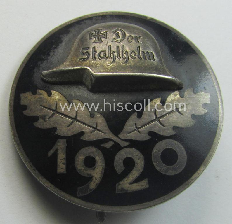 Stunning - and rarely encountered! - (larger-sized!) enamelled lapel-pin: 'Der Stahlhelm' - Bund der Frontsoldaten (Sta) - Eintrittsabzeichen 1920' being  an engraved example that comes in an overall very nice- (and/or fully undamaged!), condition