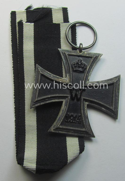 Attractive, WWI-period: 'Eisernes Kreuz II. Klasse' (or: iron cross second class) being a maker- (ie. 'O'-) marked example that comes together with its (minimally) confectioned piece of ribbon (ie. 'Bandabschnitt')