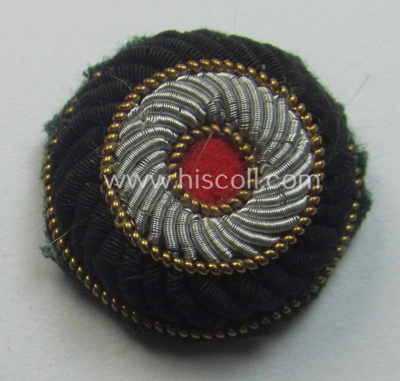 Attractive - and rarely encountered! - WH (Heeres o. Luftwaffe) general-officers'-pattern side-cap-cocarde (ie. 'Mützenkokarde für Generals-Offiziers-Schiffchen') that comes in a simply never used- (ie. 'virtually mint ie. unissued'), condition