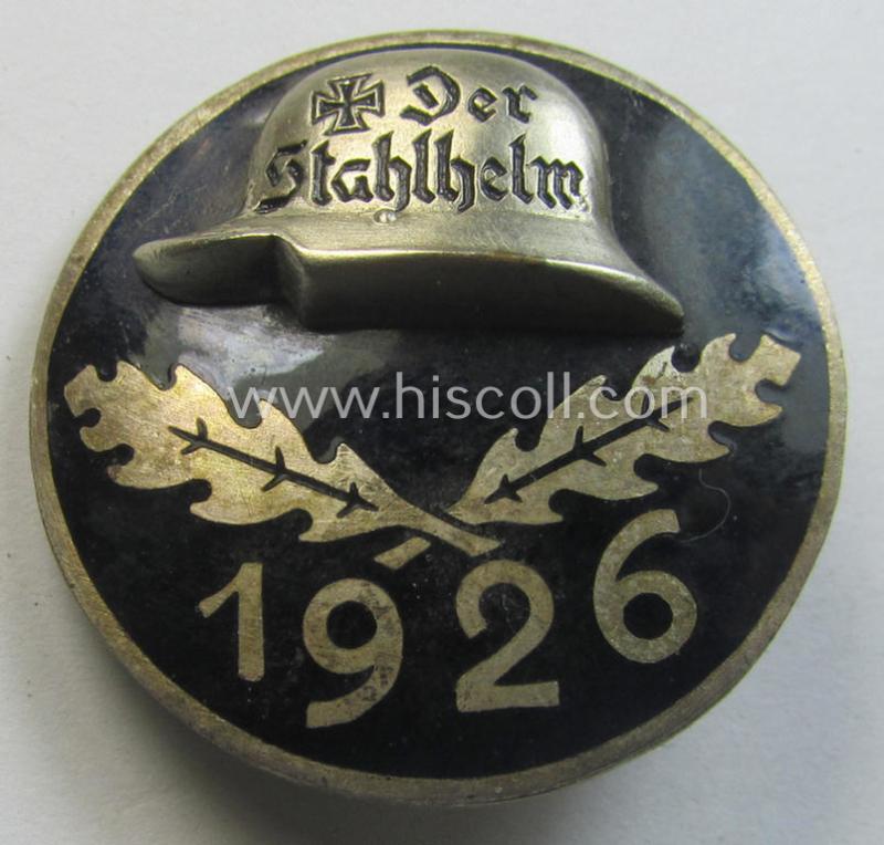 Superb, enamelled lapel-pin: 'Der Stahlhelm' - Bund der Frontsoldaten (Sta) - Eintrittsabzeichen 1926' being an engraved (ie. 'VI. Nr. 1056 - 3.5.26.'-) example that comes in an overall very nice- (and/or fully undamaged!), condition