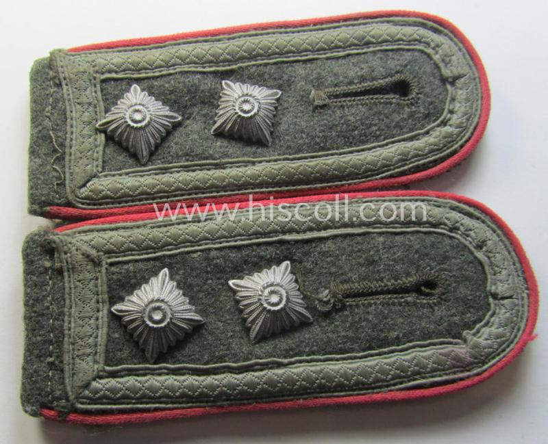 Superb - and fully matching! - pair of mid-war-period, so-called: 'M41 o. M43'-pattern, WH (Heeres) NCO-type shoulderstraps as was intended for an: 'Oberfeldwebel eines Panzerjäger-Abteilungs'