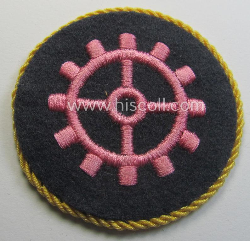 WH (Heeres ie. 'Panzer'-) trade- ie. special-career-patch having a golden-yellow-coloured 'Kordel' (ie. 'Umrandung') attached as was intended for a: 'Panzerwarte o. Kfz.-Warte o. Handwerker' (aka 'KFZ-Technisches Personal')