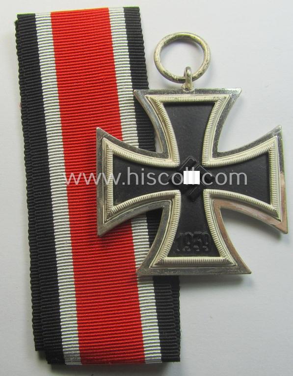 Superb, 'Eisernes Kreuz II. Klasse' being a non-maker-marked example that comes together with its original- and never-mounted ribbon (ie. 'Bandabschnitt') as was (I deem) produced by the maker (ie. 'Hersteller'): 'Wächtler & Lange'