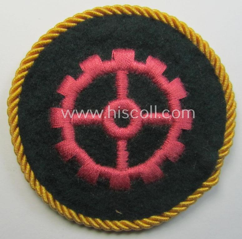 WH (Heeres ie. 'Panzer'-) trade- ie. special-career-patch having a golden-yellow-coloured 'Kordel' (ie. 'Umrandung') attached as was intended for a: 'Panzerwarte o. Kfz.-Warte o. Handwerker' (aka 'KFZ-Technisches Personal')