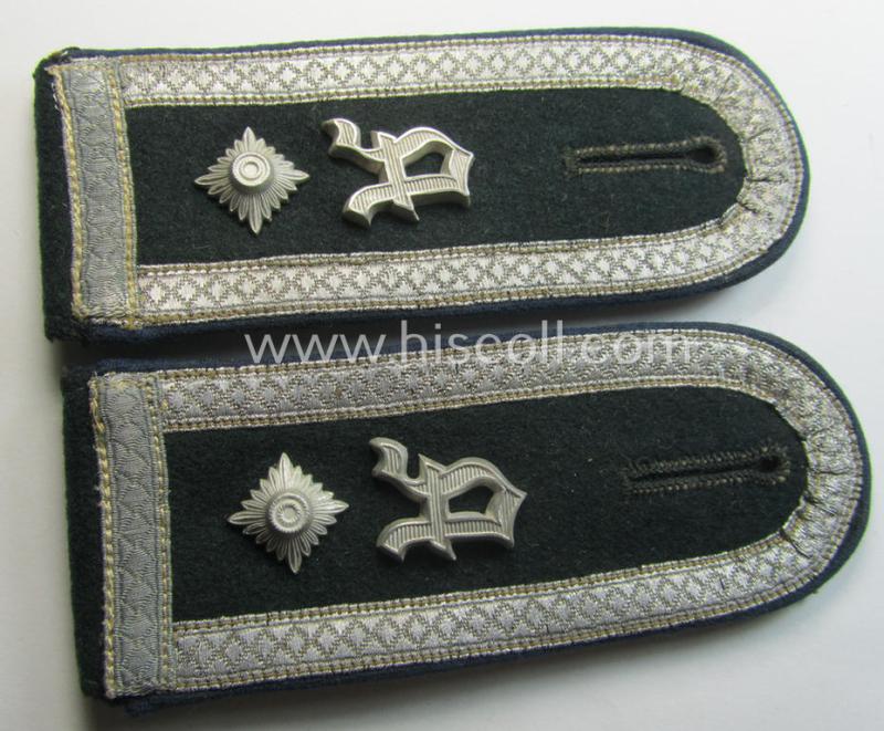 Superb - and scarcely seen! - pair of WH (Heeres), 'cyphered', so-called: 'M36 o. M40'-NCO-type shoulderstraps as was intended for usage by a: 'Feldwebel einer Sanitäts-Abteilung und Mitglied einer Ärtzlichen Akademie des Heeres'