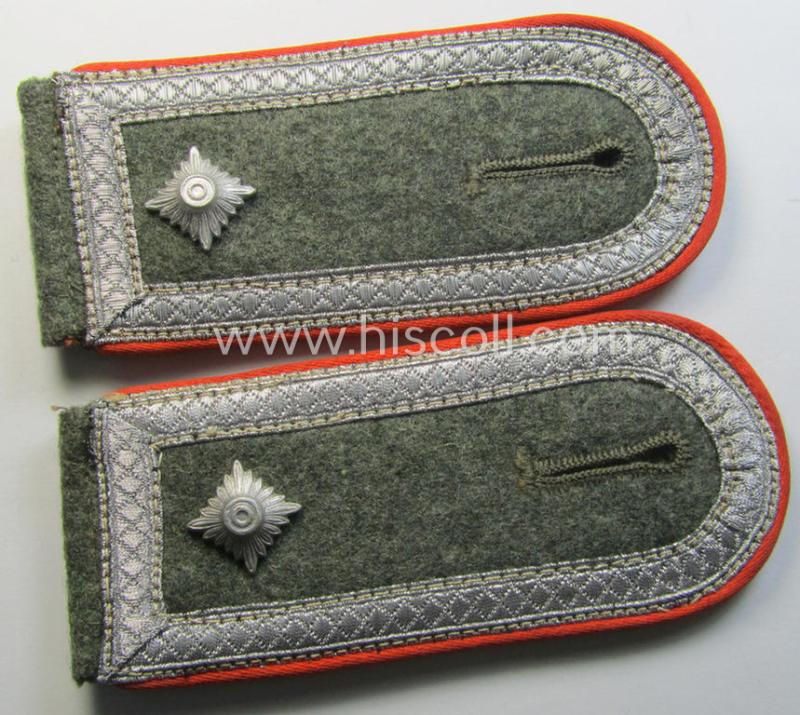 Superb - rarely encountered and fully matching! - pair of WH (Heeres) early- ie. (mid-) war-period (ie. 'M41- o. M43'-pattern-) NCO-type shoulderstraps as piped in the bright-orange-coloured branchcolour for a: 'Feldwebel der Feldgendarmerie-Trpn.'