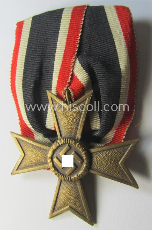 Superb - and truly unusually seen! - golden-bronze-toned so-called: 'Einzelspange' showing a: 'Kriegsverdienstkreuz II. Klasse ohne Schwertern' (or: war-merits' cross 2nd class with swords) being a very detailed- and/or 'Buntmetall'-based example