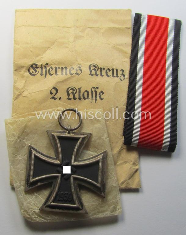 Maker- (ie. '24'-) marked 'Eisernes Kreuz II. Klasse' in pouch by the: 'AG der Hanauer Plakettenhersteller'