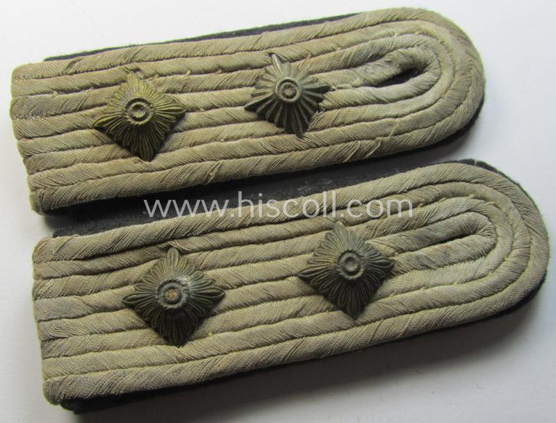 Pair of WH (Heeres) officers'-type shoulderboards: 'Hauptmann der Pionier-Truppen'