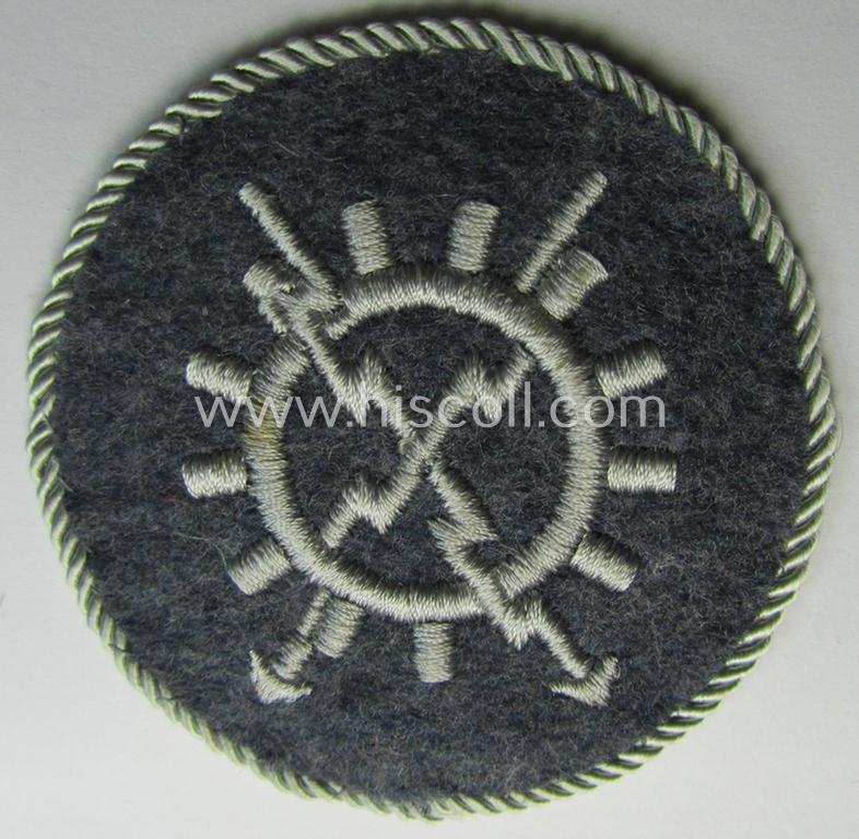 WH (Luftwaffe) trade- ie. special-career-patch (ie. 'Tätigkeitsabzeichen') having a silverish-grey-toned 'Kordel' attached: 'LW-Geräterverwaltungs-Unteroffiziere'