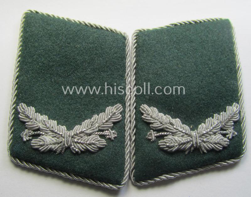 Pair of WH (Luftwaffe) officers'-type collar-patches for a medium-ranked administrative-official ie. officer and: 'Leutnant' (or: 'Beambte des mittleren Dienstes')