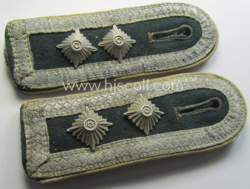 Pair of WH (Heeres) NCO-type shoulderstraps: 'Oberfwbl. der Infanterie-Trpn.'