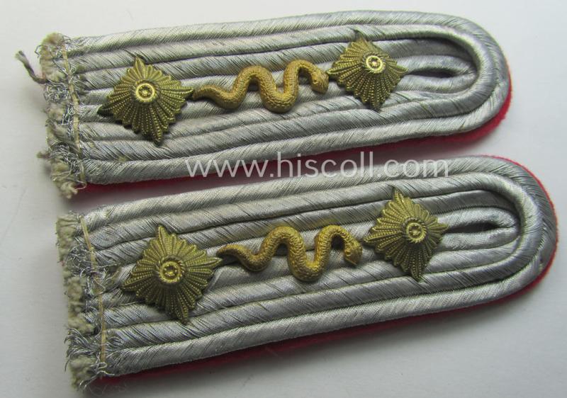 Pair of WH (Heeres) 'cyphered', officers'-type shoulderboards as piped in the darker-pink- (or: 'karmesinroter'-) coloured branchcolour: 'Hauptmann einer Veterinär-Abts.'